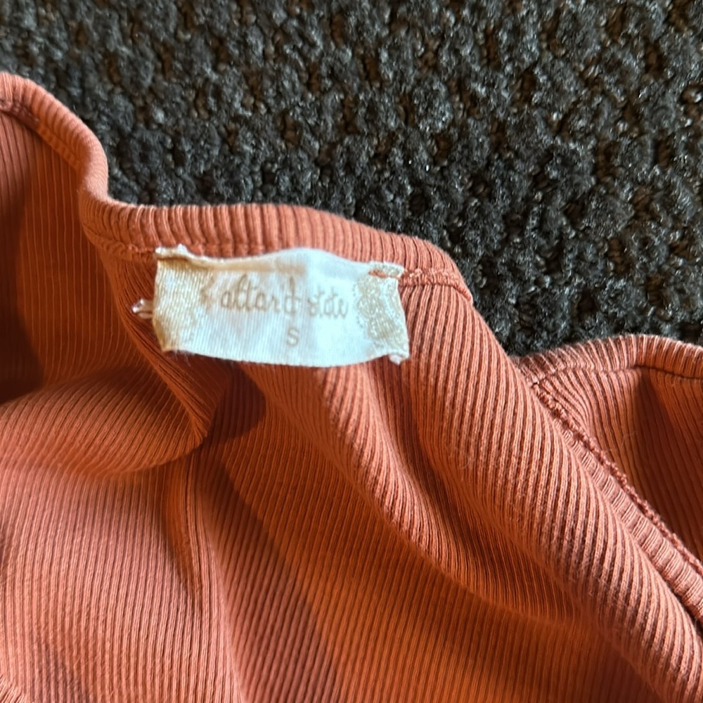 Women's Rust Top - Picture 2 of 3